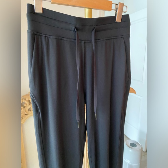 Lululemon Mid-Rise Jogger, Black, Size 4, Womens - Picture 3 of 6
